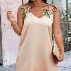 NWOT Unity Satin Dress with Floral and Lace Detail in Apricot - Size 1X